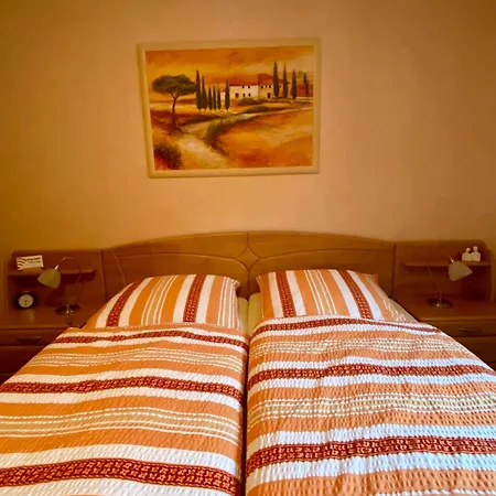 Pension-schoenheim Bed & Breakfast Monzingen